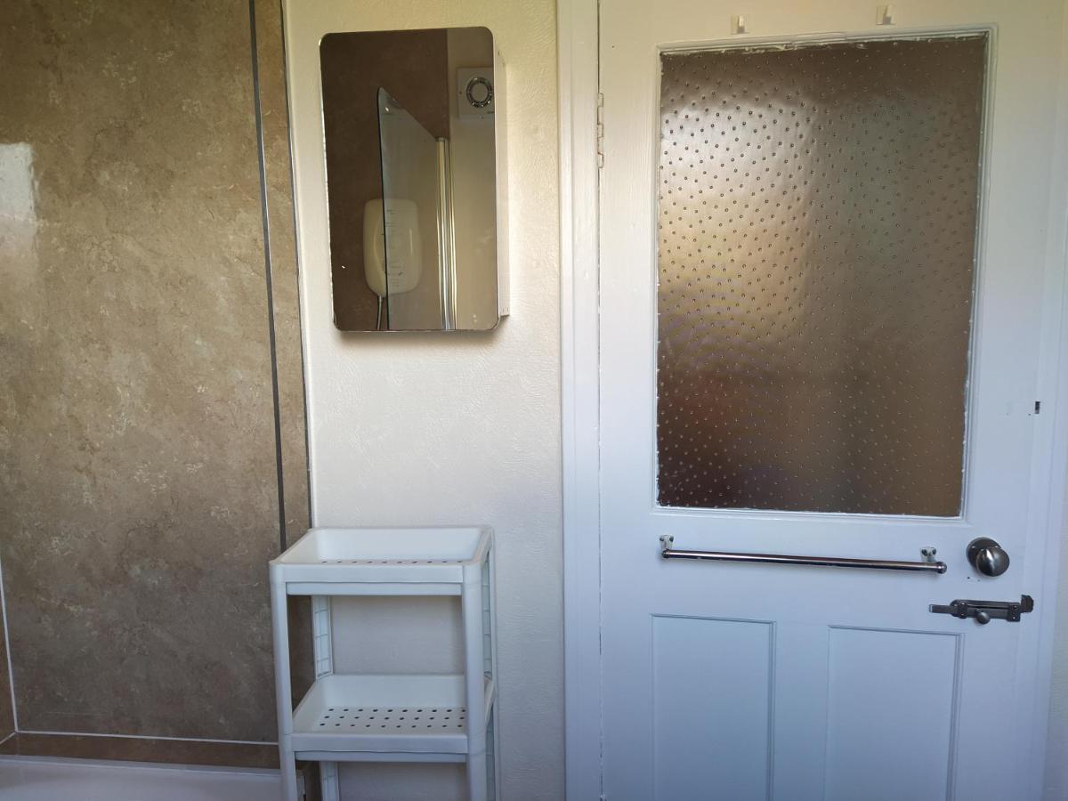 Self Catering 2 Bedroom Flat, Frequent Buses, 1-Minute Walk To Bus Stop, 20 Minutes To City Center Εδιμβούργο Εξωτερικό φωτογραφία
