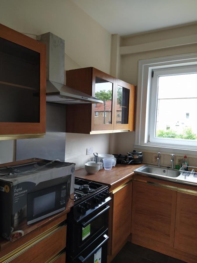 Self Catering 2 Bedroom Flat, Frequent Buses, 1-Minute Walk To Bus Stop, 20 Minutes To City Center Εδιμβούργο Εξωτερικό φωτογραφία