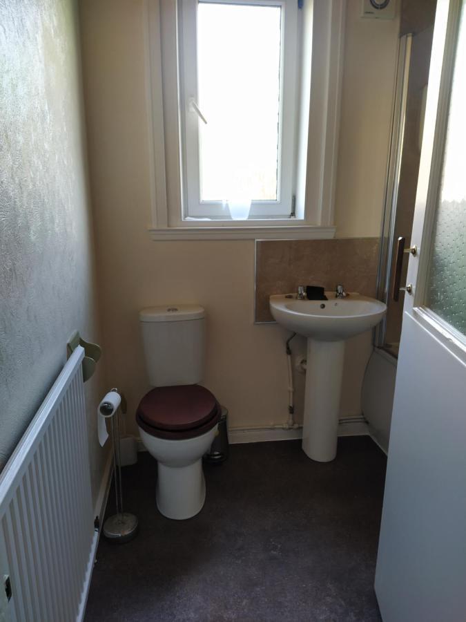 Self Catering 2 Bedroom Flat, Frequent Buses, 1-Minute Walk To Bus Stop, 20 Minutes To City Center Εδιμβούργο Εξωτερικό φωτογραφία