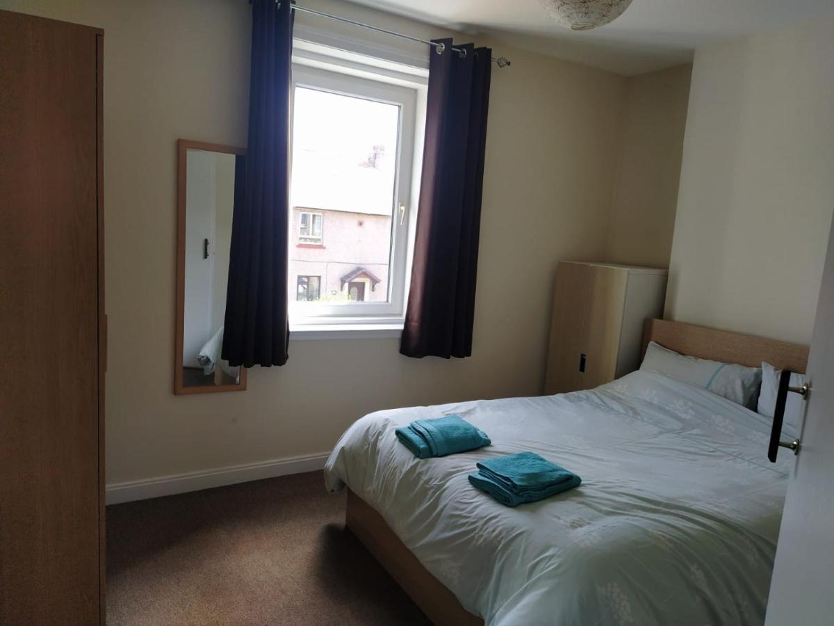 Self Catering 2 Bedroom Flat, Frequent Buses, 1-Minute Walk To Bus Stop, 20 Minutes To City Center Εδιμβούργο Εξωτερικό φωτογραφία