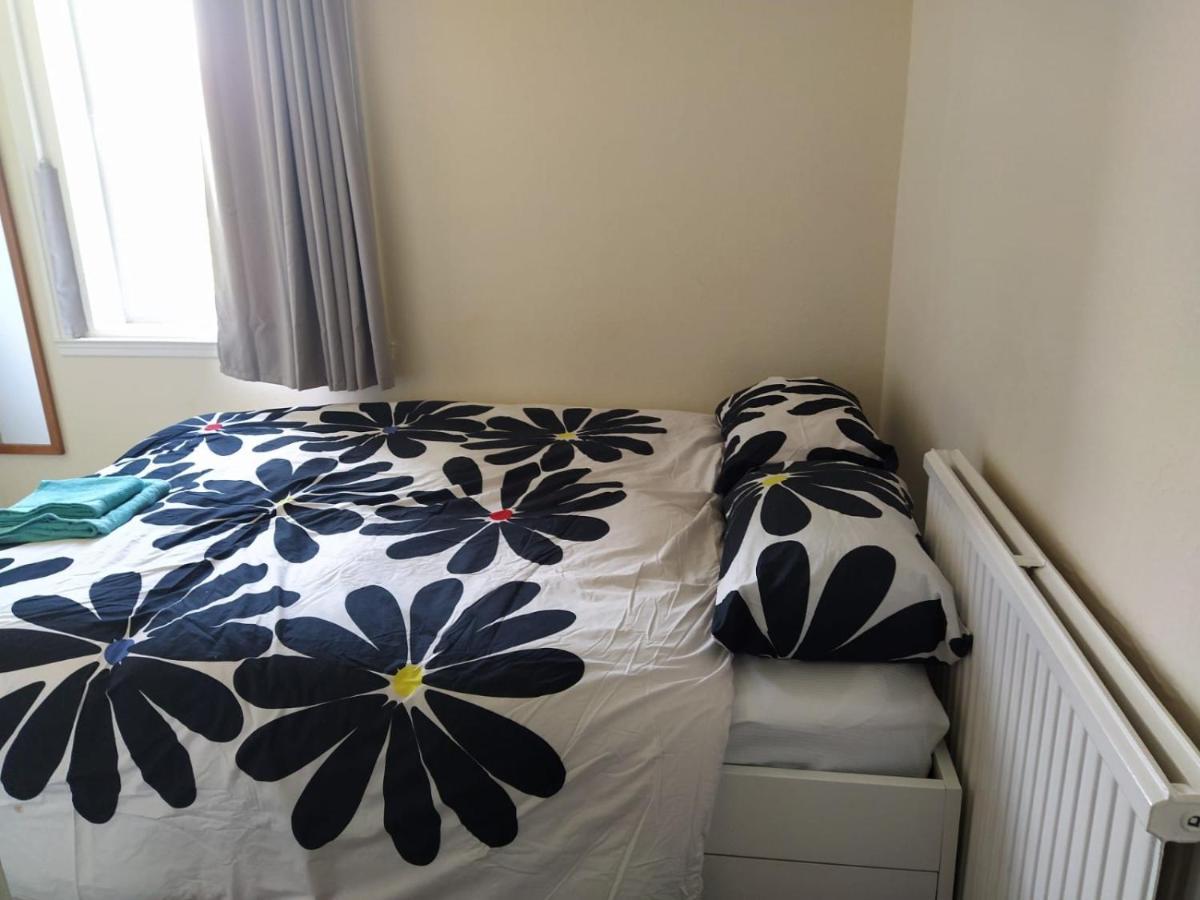 Self Catering 2 Bedroom Flat, Frequent Buses, 1-Minute Walk To Bus Stop, 20 Minutes To City Center Εδιμβούργο Εξωτερικό φωτογραφία